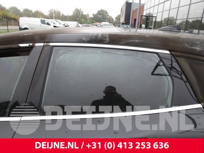 Volvo V40 2.0 D2 16V Épave (2015, Noir)