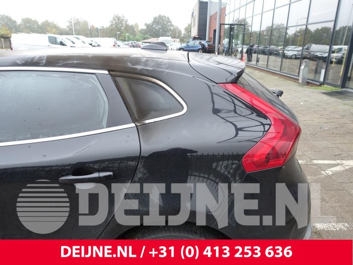 Volvo V40 2.0 D2 16V Épave (2015, Noir)
