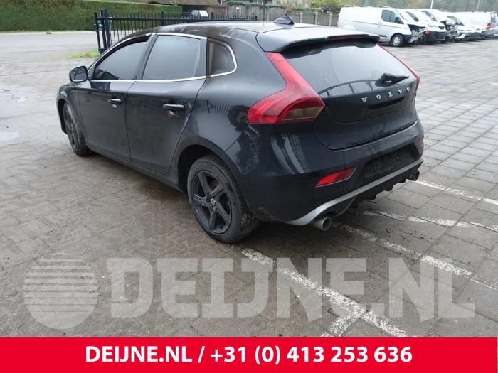 Volvo V40 2.0 D2 16V Épave (2015, Noir)
