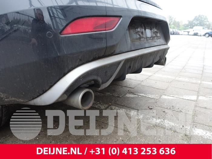 Volvo V40 2.0 D2 16V Épave (2015, Noir)