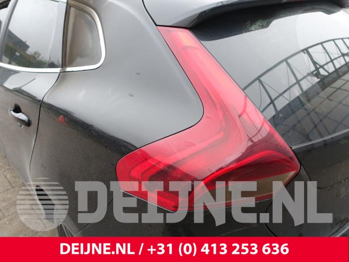 Volvo V40 2.0 D2 16V Épave (2015, Noir)