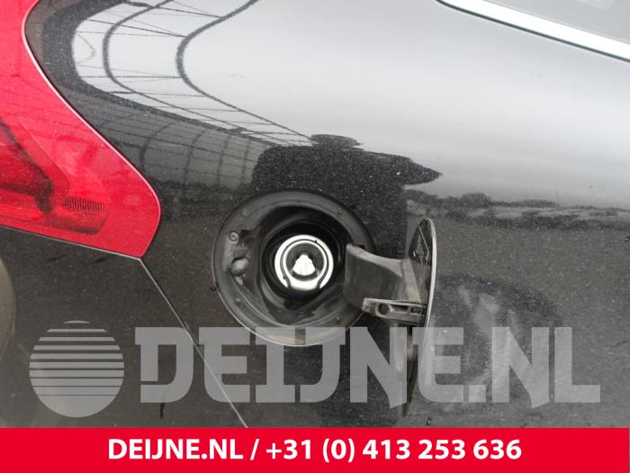 Volvo V40 2.0 D2 16V Épave (2015, Noir)