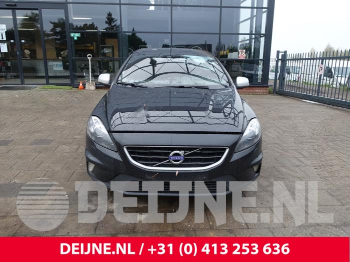 Volvo V40 2.0 D2 16V Épave (2015, Noir)