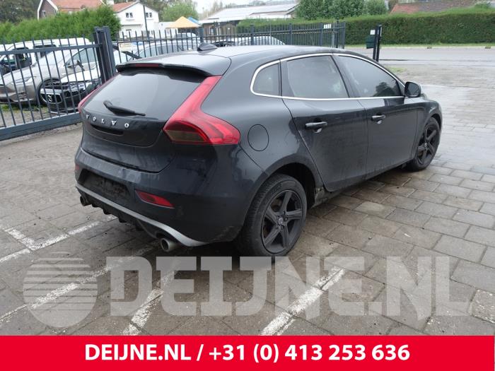 Volvo V40 2.0 D2 16V Épave (2015, Noir)