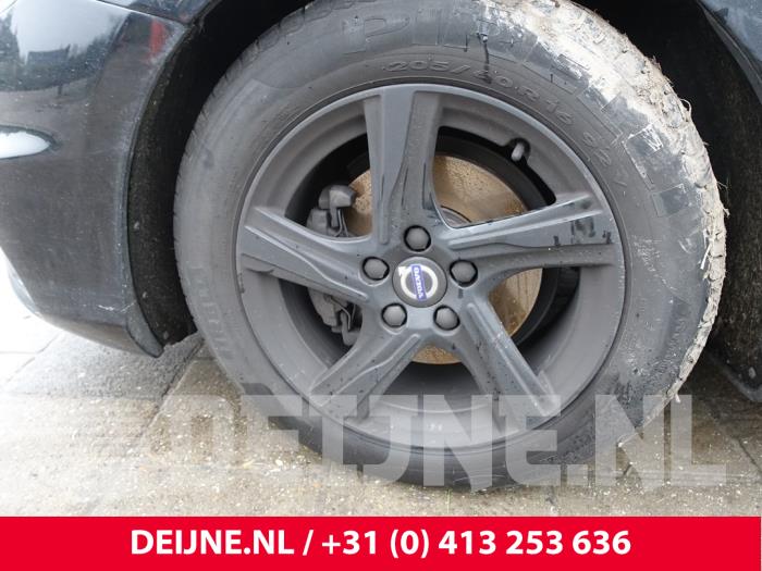 Volvo V40 2.0 D2 16V Épave (2015, Noir)