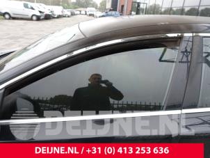Volvo V40 2.0 D2 16V Épave (2015, Noir)