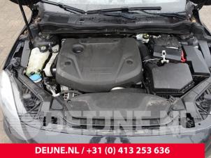 Volvo V40 2.0 D2 16V Épave (2015, Noir)