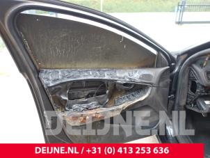 Volvo V40 2.0 D2 16V Épave (2015, Noir)