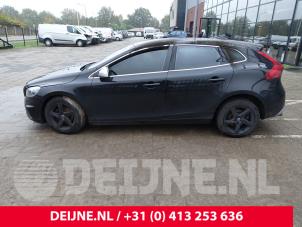 Volvo V40 2.0 D2 16V Épave (2015, Noir)
