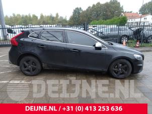 Volvo V40 2.0 D2 16V Épave (2015, Noir)