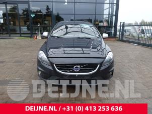 Volvo V40 2.0 D2 16V Épave (2015, Noir)