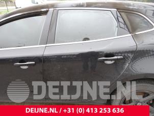 Volvo V40 2.0 D2 16V Épave (2015, Noir)