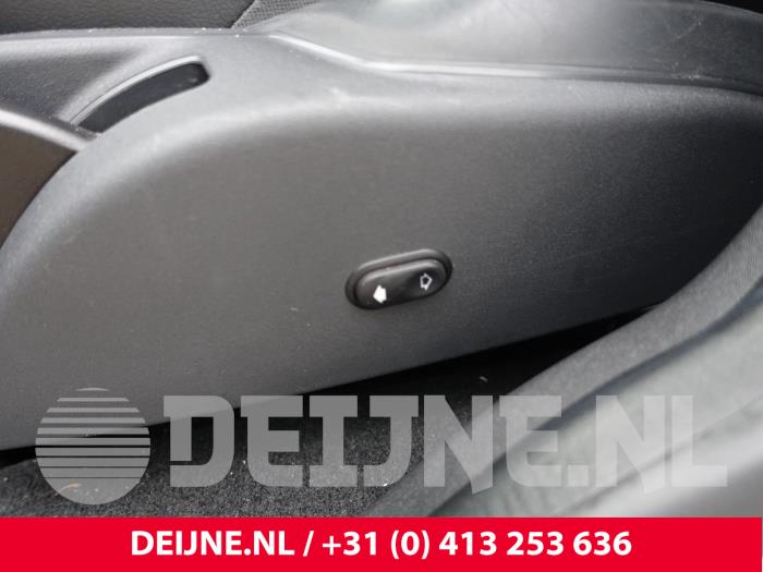 Volvo XC60 I 2.0 D4 16V Vehículo de desguace (2015, Gris plateado)