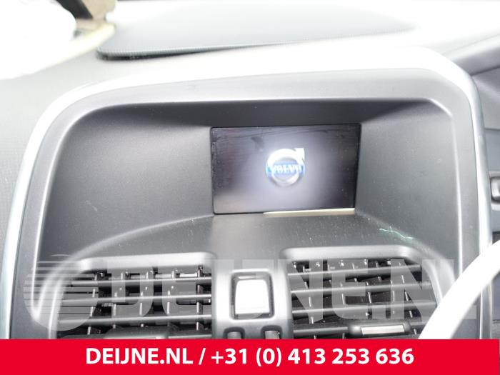 Volvo XC60 I 2.0 D4 16V Vehículo de desguace (2015, Gris plateado)