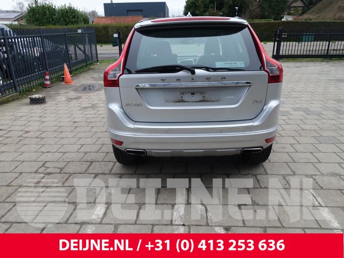 Volvo XC60 I 2.0 D4 16V Vehículo de desguace (2015, Gris plateado)