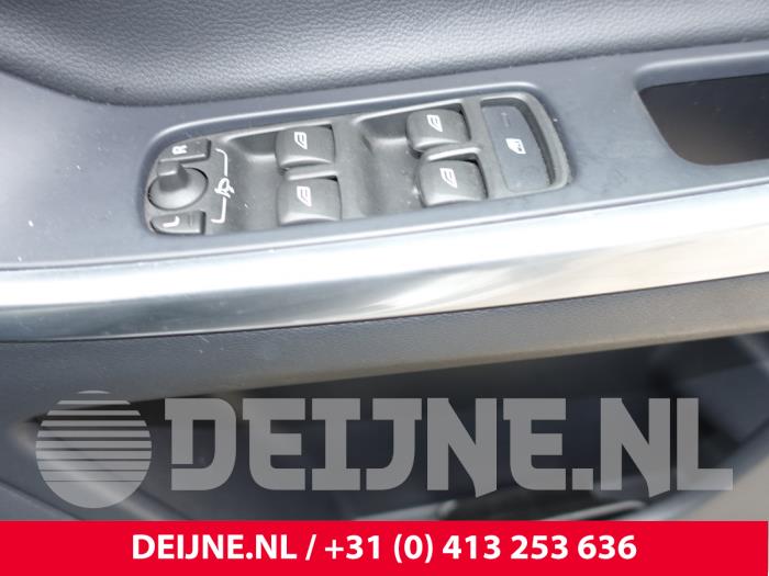 Volvo XC60 I 2.0 D4 16V Vehículo de desguace (2015, Gris plateado)