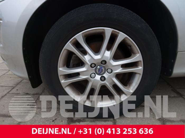 Volvo XC60 I 2.0 D4 16V Vehículo de desguace (2015, Gris plateado)