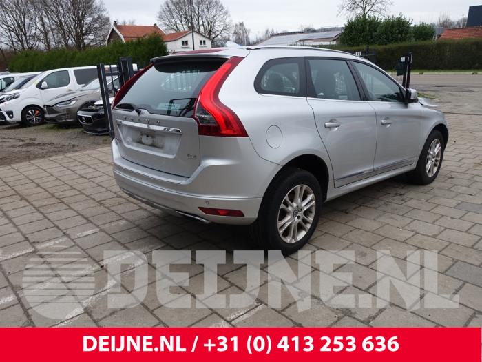 Volvo XC60 I 2.0 D4 16V Vehículo de desguace (2015, Gris plateado)