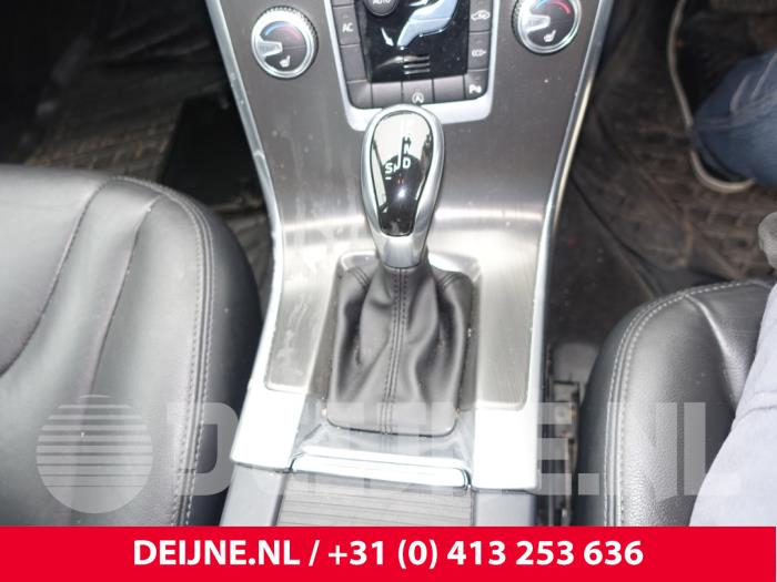 Volvo XC60 I 2.0 D4 16V Vehículo de desguace (2015, Gris plateado)