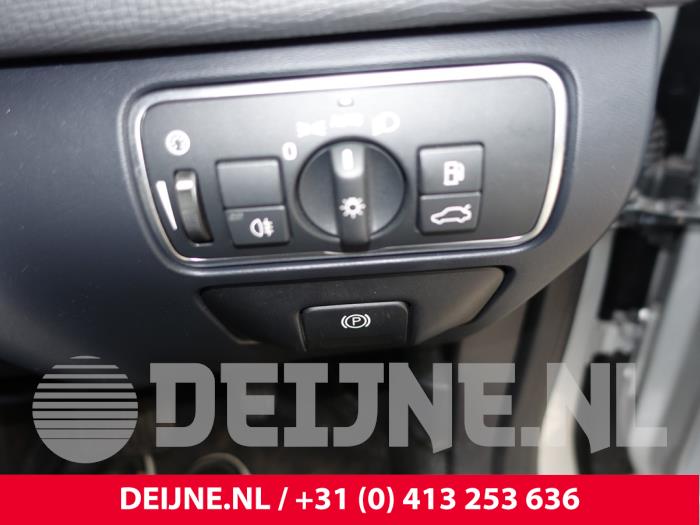 Volvo XC60 I 2.0 D4 16V Vehículo de desguace (2015, Gris plateado)