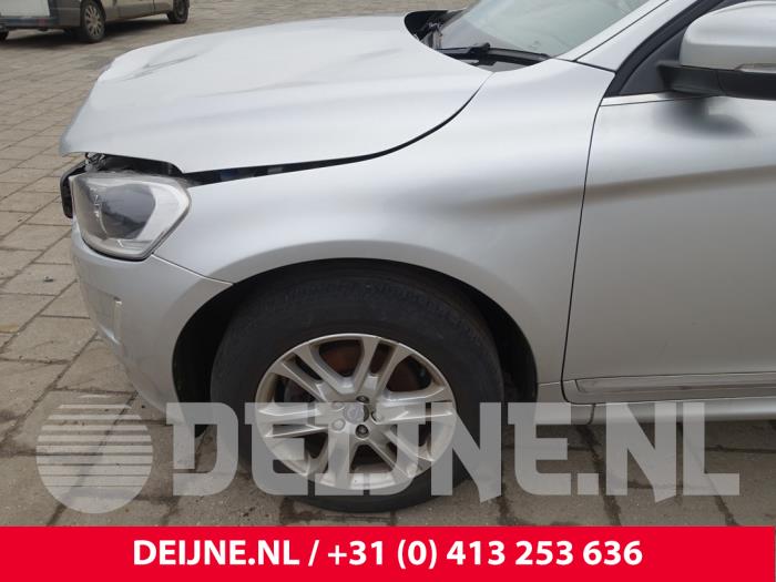 Volvo XC60 I 2.0 D4 16V Vehículo de desguace (2015, Gris plateado)