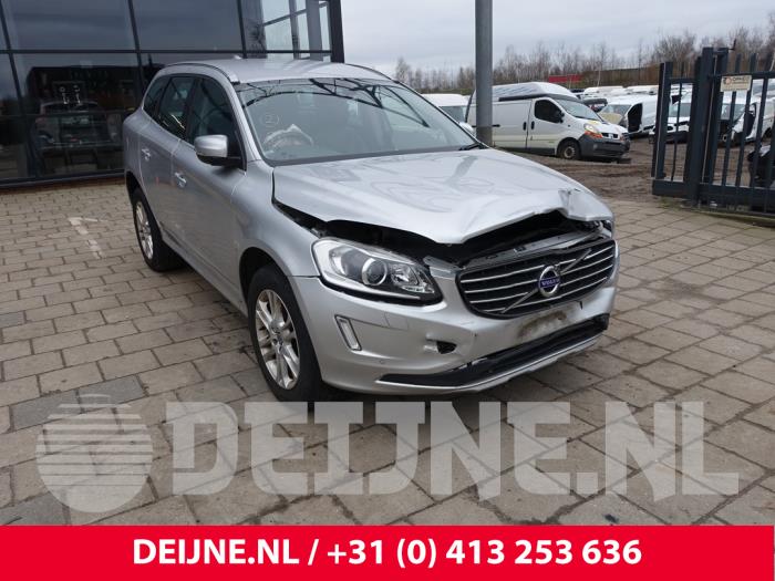 Volvo XC60 I 2.0 D4 16V Vehículo de desguace (2015, Gris plateado)