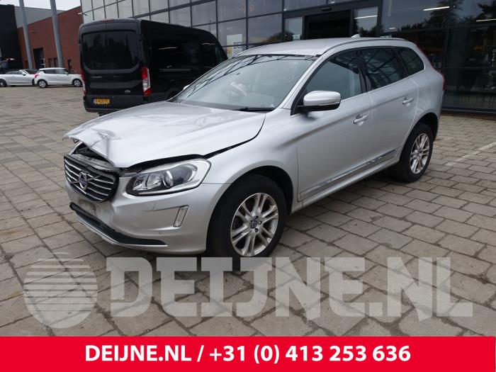 Volvo XC60 I 2.0 D4 16V Vehículo de desguace (2015, Gris plateado)