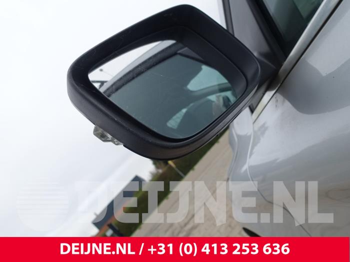 Volvo XC60 I 2.0 D4 16V Vehículo de desguace (2015, Gris plateado)