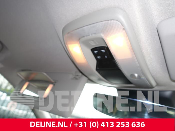 Volvo XC60 I 2.0 D4 16V Vehículo de desguace (2015, Gris plateado)