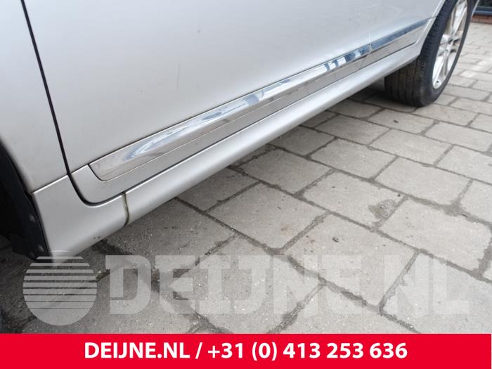 Volvo XC60 I 2.0 D4 16V Vehículo de desguace (2015, Gris plateado)
