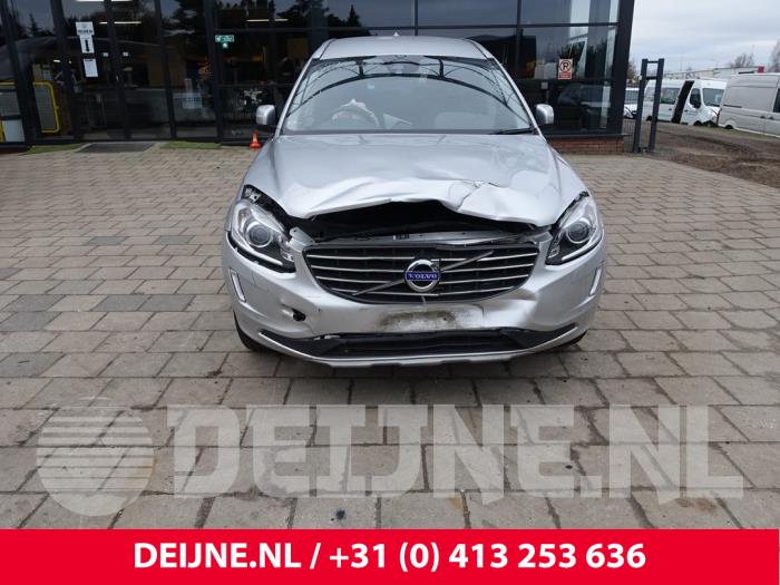 Volvo XC60 I 2.0 D4 16V Vehículo de desguace (2015, Gris plateado)