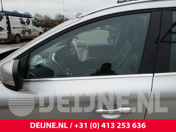 Volvo XC60 I 2.0 D4 16V Vehículo de desguace (2015, Gris plateado)