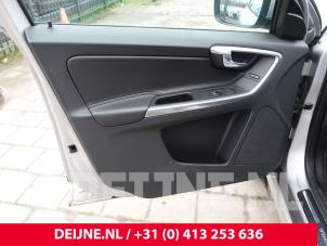 Volvo XC60 I 2.0 D4 16V Vehículo de desguace (2015, Gris plateado)