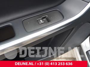 Volvo XC60 I 2.0 D4 16V Vehículo de desguace (2015, Gris plateado)