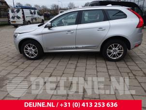 Volvo XC60 I 2.0 D4 16V Vehículo de desguace (2015, Gris plateado)