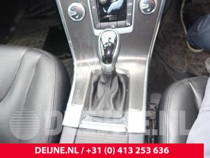 Volvo XC60 I 2.0 D4 16V Vehículo de desguace (2015, Gris plateado)