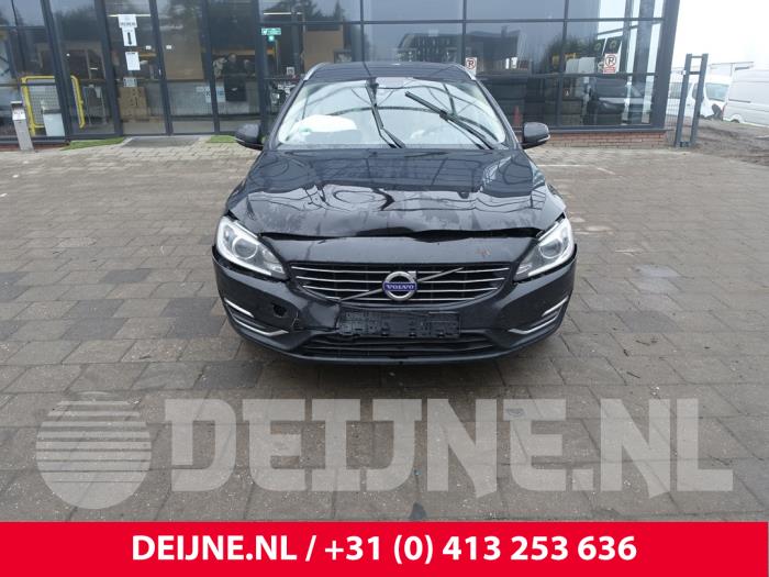 Volvo V60 I 2.4 D6 20V Plug-in Hybrid AWD Samochód złomowany (2013, Czarny)