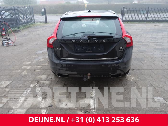 Volvo V60 I 2.4 D6 20V Plug-in Hybrid AWD Samochód złomowany (2013, Czarny)