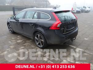 Volvo V60 I 2.4 D6 20V Plug-in Hybrid AWD Samochód złomowany (2013, Czarny)