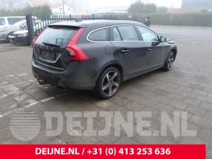 Volvo V60 I 2.4 D6 20V Plug-in Hybrid AWD Samochód złomowany (2013, Czarny)