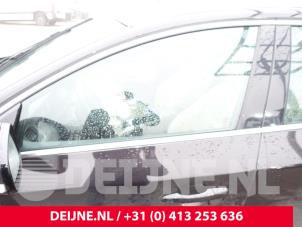 Volvo V60 I 2.4 D6 20V Plug-in Hybrid AWD Samochód złomowany (2013, Czarny)