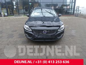 Volvo V60 I 2.4 D6 20V Plug-in Hybrid AWD Samochód złomowany (2013, Czarny)