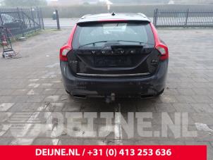 Volvo V60 I 2.4 D6 20V Plug-in Hybrid AWD Samochód złomowany (2013, Czarny)