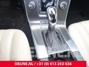 Volvo V60 I 2.4 D6 20V Plug-in Hybrid AWD Samochód złomowany (2013, Czarny)