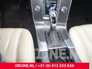 Volvo V60 I 2.4 D6 20V Plug-in Hybrid AWD Samochód złomowany (2013, Czarny)