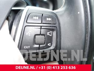 Volvo V60 I 2.4 D6 20V Plug-in Hybrid AWD Samochód złomowany (2013, Czarny)