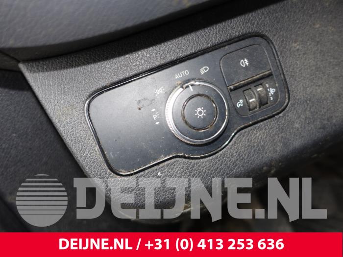 Mercedes Sprinter 3,5t 314 CDI 2.1 D FWD Samochód złomowany (2021, Bialy)