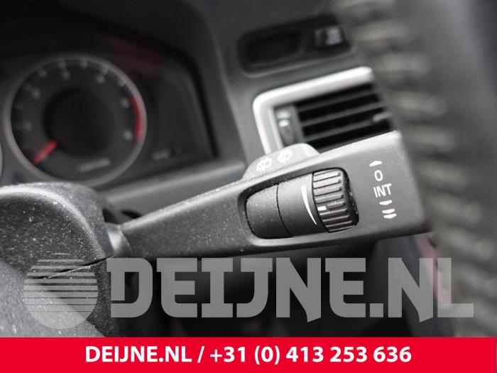 Volvo V70 2.0 D 16V Épave (2008, Noir)