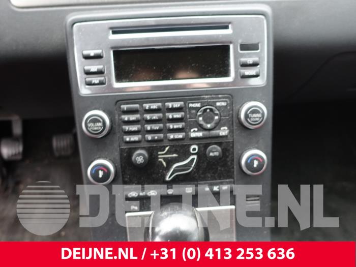 Volvo V70 2.0 D 16V Épave (2008, Noir)