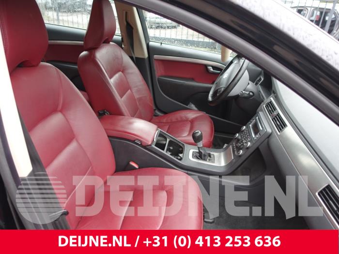 Volvo V70 2.0 D 16V Épave (2008, Noir)